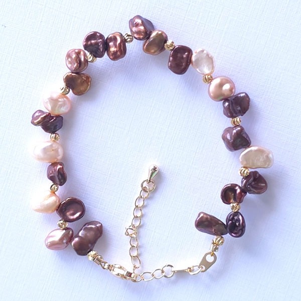 Bracelet en perles baroques chocolat, bronze, rose et crème avec détails dorés