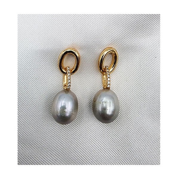 Grey pearl earrings with small crystals