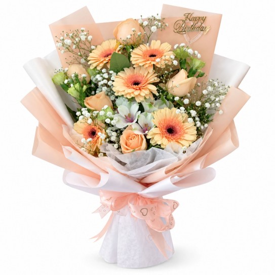 Bouquet pastel avec roses creme, gerberas, gypsophile, alstromeiria, oeillets et fleurs blanches