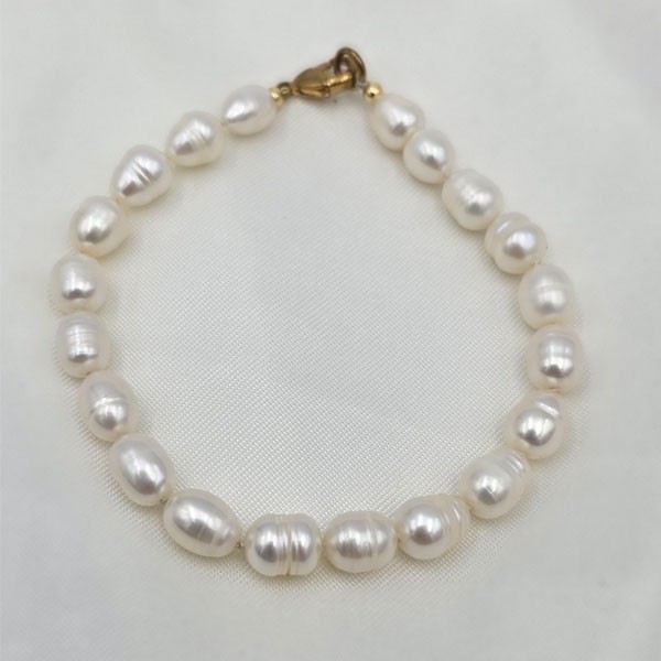 Freshwater pearl bracelet