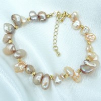 Baroque pearl bracelet in pearly white, champagne, cream and blush tones with gold details