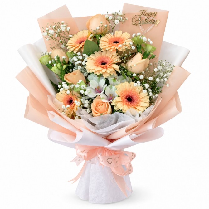 Bouquet pastel avec roses creme, gerberas, gypsophile, alstromeiria, oeillets et fleurs blanches