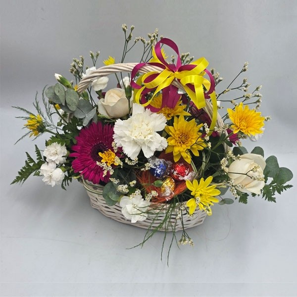 Panier Fleuri Gourmand avec Chocolats