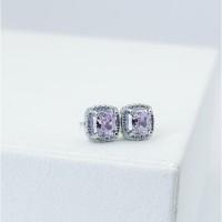 Boucles d’oreilles alexandrite rose poudré 6 mm avec halo de moissanites en vermeil or blanc 18K