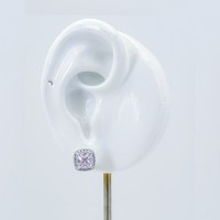 Boucles d’oreilles alexandrite rose poudré 6 mm avec halo de moissanites en vermeil or blanc 18K
