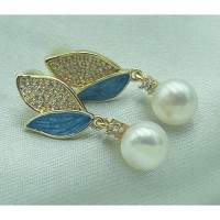 Boucles d’oreilles dorées feuilles bleu avec perle blanche pendante – SmileMauritius