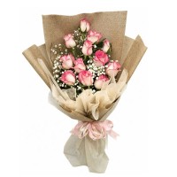 Bouquet de roses bicolores blanc et rose avec gypsophile et emballage naturel – SmileMauritius